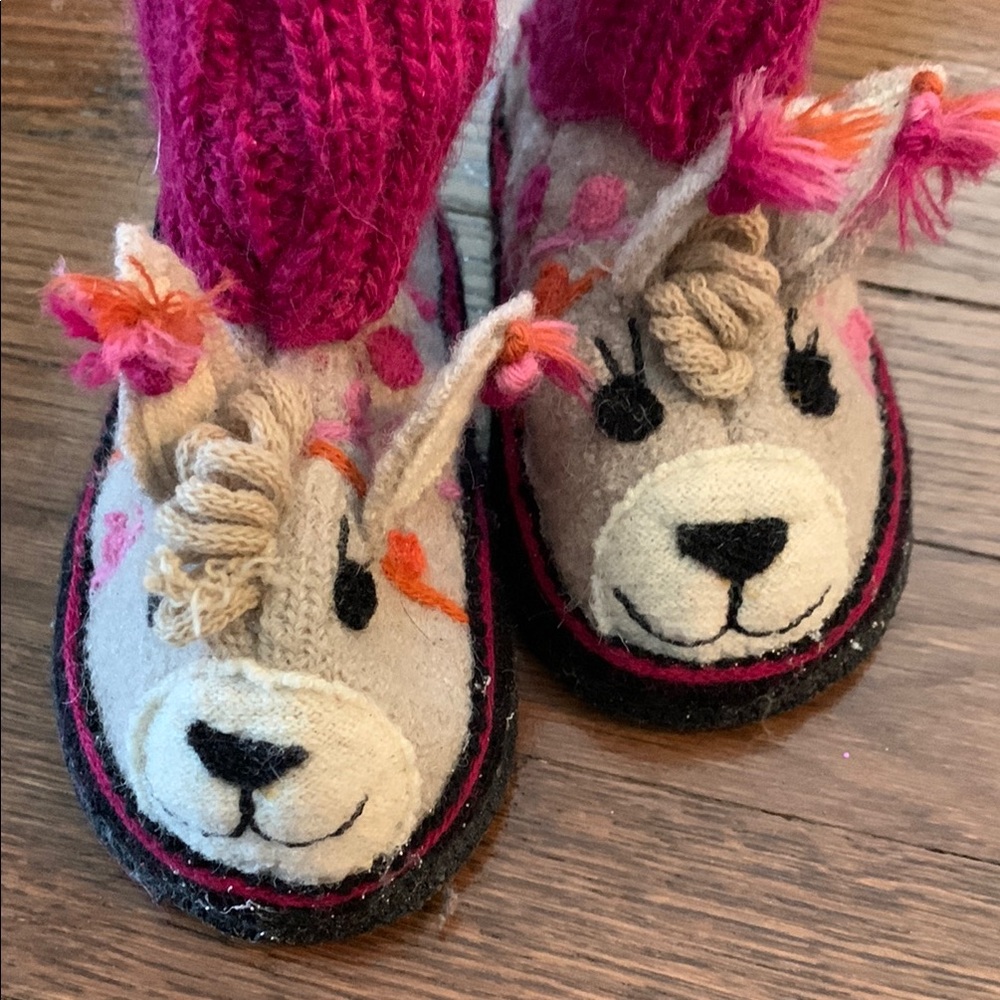 Garnet Hill wool kids slippers size 6 - Picture 4 of 6